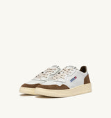 AUTRY MEDALIST LOW IN PELLE BIANCA E SUEDE TABACCO