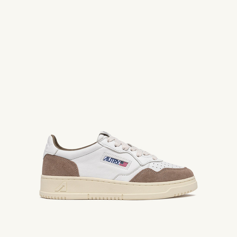 AUTRY MEDALIST LOW IN PELLE BIANCA E SUEDE TOBACCO