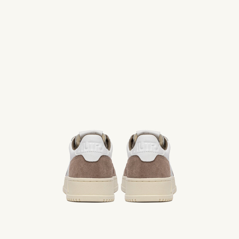 AUTRY MEDALIST LOW IN PELLE BIANCA E SUEDE TOBACCO