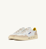 AUTRY MEDALIST LOW IN SUEDE E PELLE BIANCA E GIALLO