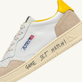 AUTRY MEDALIST LOW IN SUEDE E PELLE BIANCA E GIALLO