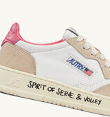 AUTRY SNEAKERS MEDALIST LOW IN SUEDE E PELLE BIANCA E FUCSIA