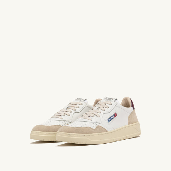 AUTRY MEDALIST LOW IN SUEDE E PELLE BIANCA E BURGUNDY